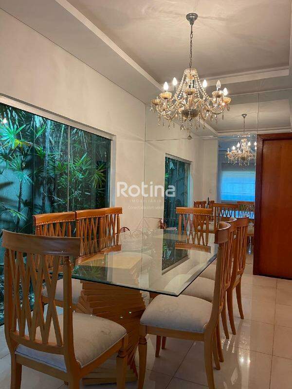 Casa à venda, 3 quartos em Uberlândia no bairro Granada no valor de R$ 830.000,00 - Rotina Imobiliária: 