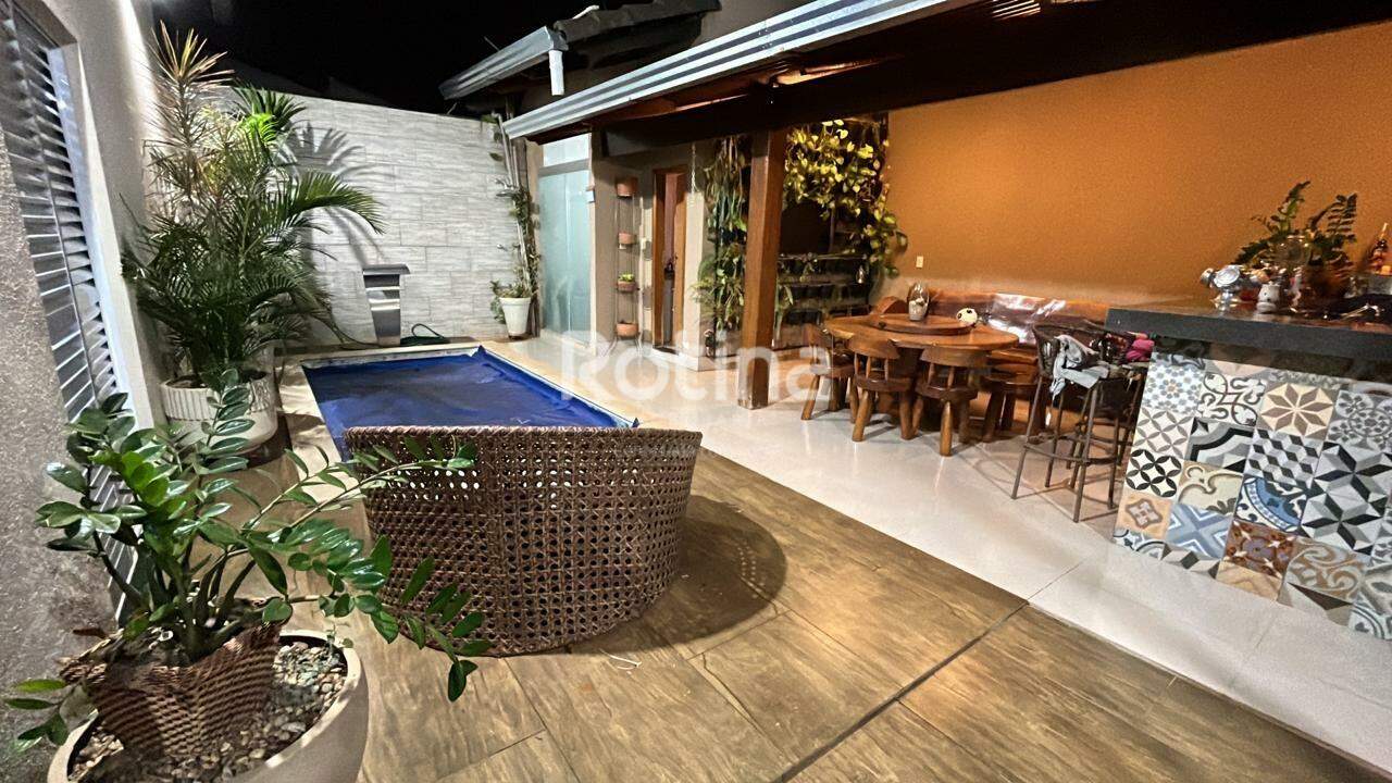 Casa à venda, 3 quartos em Uberlândia no bairro Granada no valor de R$ 830.000,00 - Rotina Imobiliária: 