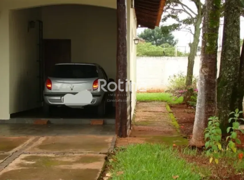 Casa à venda, 5 quartos em Uberlândia no bairro Cidade Jardim no valor de R$ 2.600.000,00 - Rotina Imobiliária: 