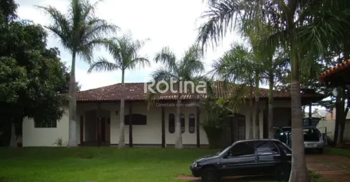 Casa à venda, 5 quartos em Uberlândia no bairro Cidade Jardim no valor de R$ 2.600.000,00 - Rotina Imobiliária: 