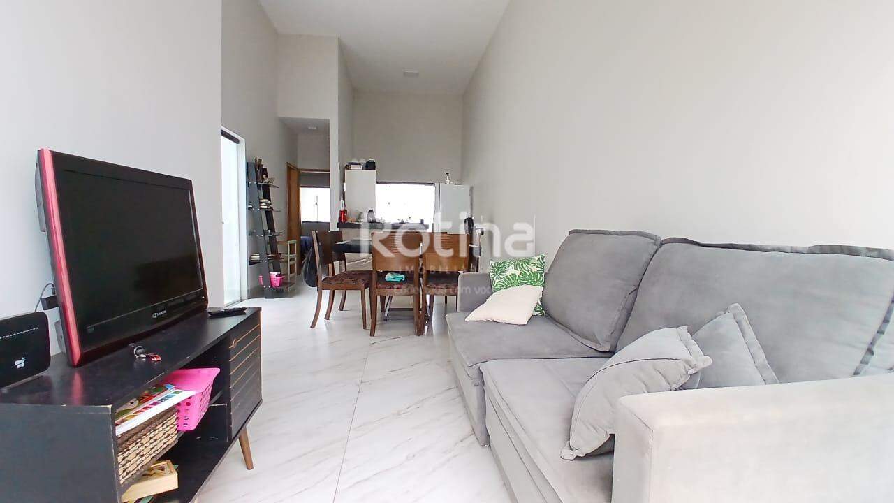 Casa para alugar, 3 quartos em Uberlândia no bairro Jardim Ipanema no valor de R$ 2.500,00 - Rotina Imobiliária: 
