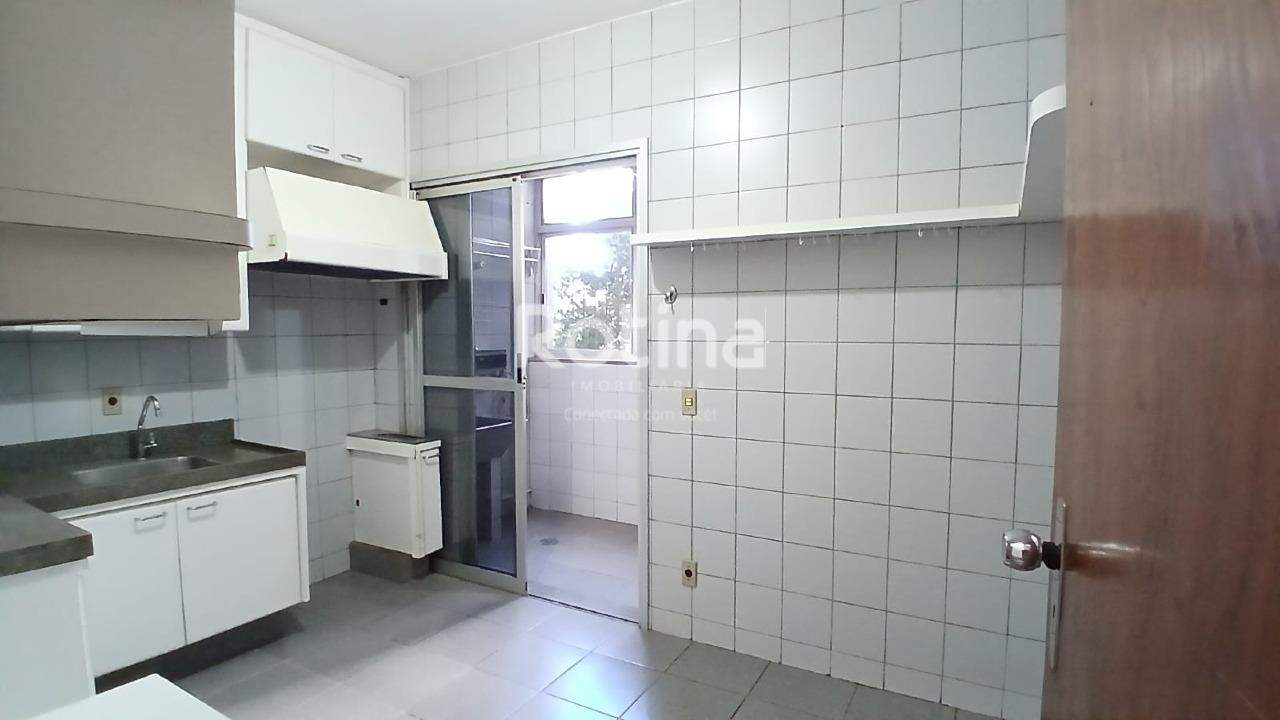 Apartamento para alugar, 3 quartos em Uberlândia no bairro Saraiva no valor de R$ 2.000,00 - Rotina Imobiliária: 