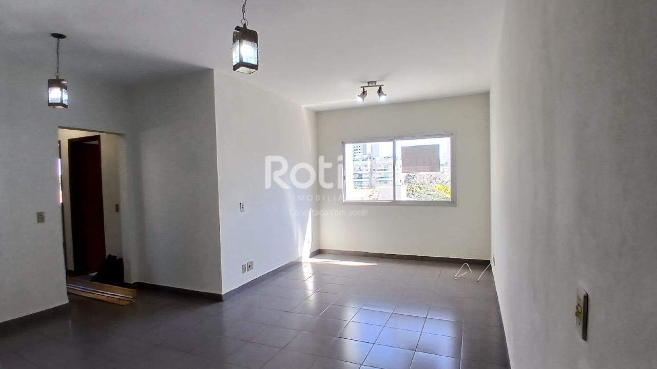 Apartamento para alugar, 3 quartos em Uberlândia no bairro Saraiva no valor de R$ 2.000,00 - Rotina Imobiliária: 