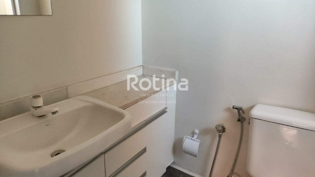 Apartamento para alugar, 3 quartos em Uberlândia no bairro Martins no valor de R$ 2.100,00 - Rotina Imobiliária: 