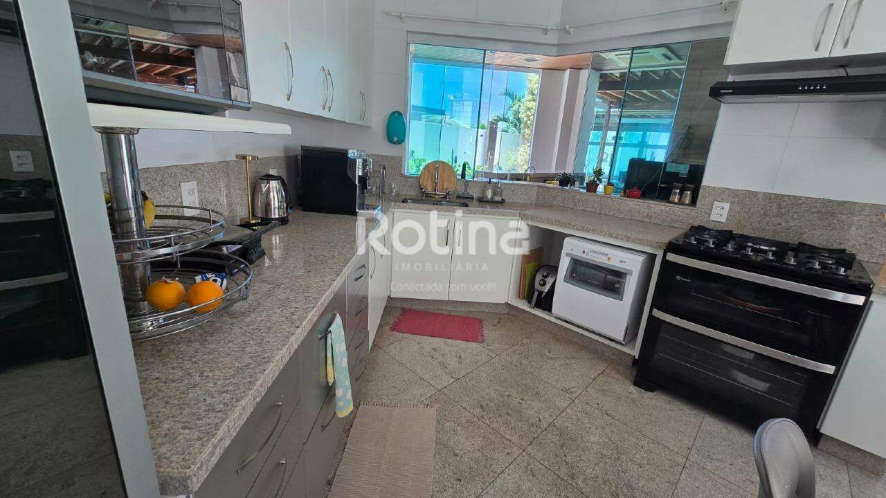Casa Condomínio Fechado à venda, 5 quartos em Uberlândia no bairro Aclimação no valor de R$ 1.790.000,00 - Rotina Imobiliária: 