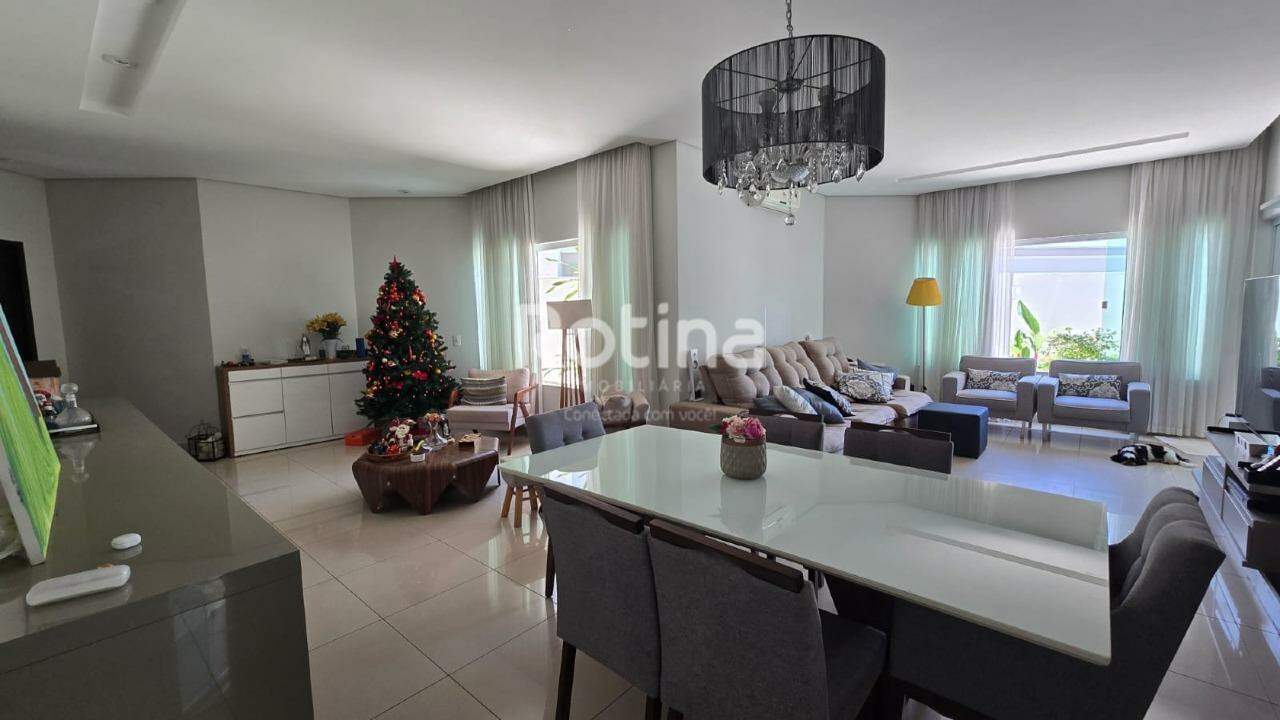 Casa Condomínio Fechado à venda, 5 quartos em Uberlândia no bairro Aclimação no valor de R$ 1.790.000,00 - Rotina Imobiliária: 