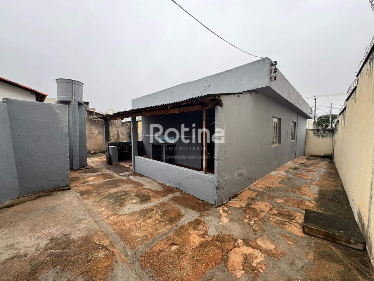 Casa para alugar, 3 quartos em Uberlândia no bairro Saraiva no valor de R$ 1.600,00 - Rotina Imobiliária: 