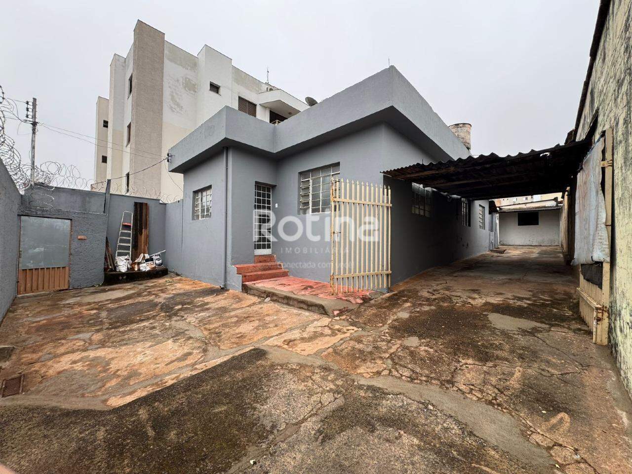 Casa para alugar, 3 quartos em Uberlândia no bairro Saraiva no valor de R$ 1.600,00 - Rotina Imobiliária: 