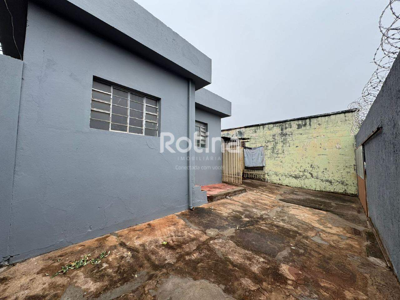 Casa para alugar, 3 quartos em Uberlândia no bairro Saraiva no valor de R$ 1.600,00 - Rotina Imobiliária: 