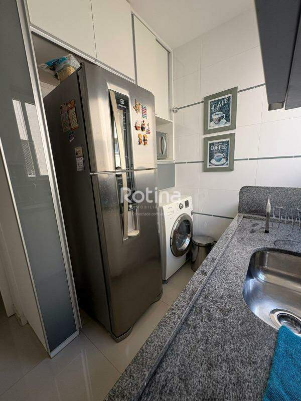 Apartamento à venda, 3 quartos em Uberlândia no bairro Chacaras Tubalina e Quartel no valor de R$ 300.000,00 - Rotina Imobiliária: 