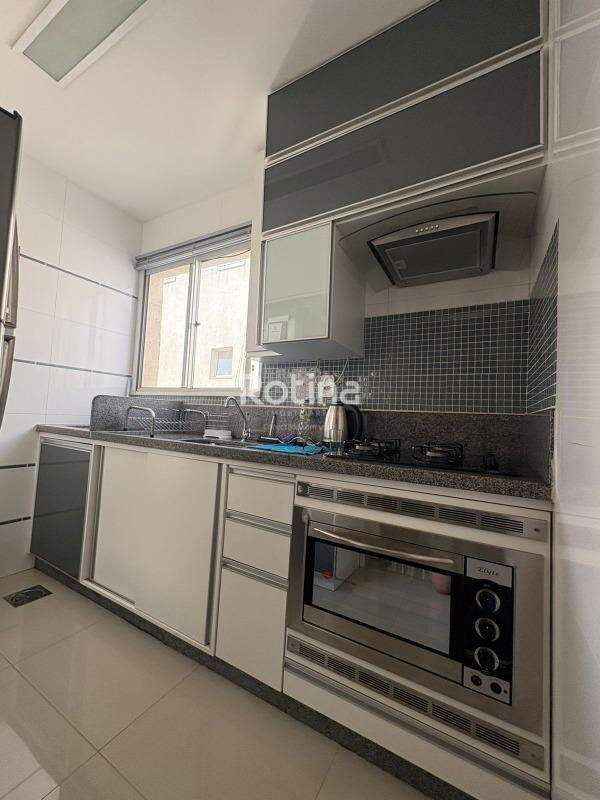 Apartamento à venda, 3 quartos em Uberlândia no bairro Chacaras Tubalina e Quartel no valor de R$ 300.000,00 - Rotina Imobiliária: 