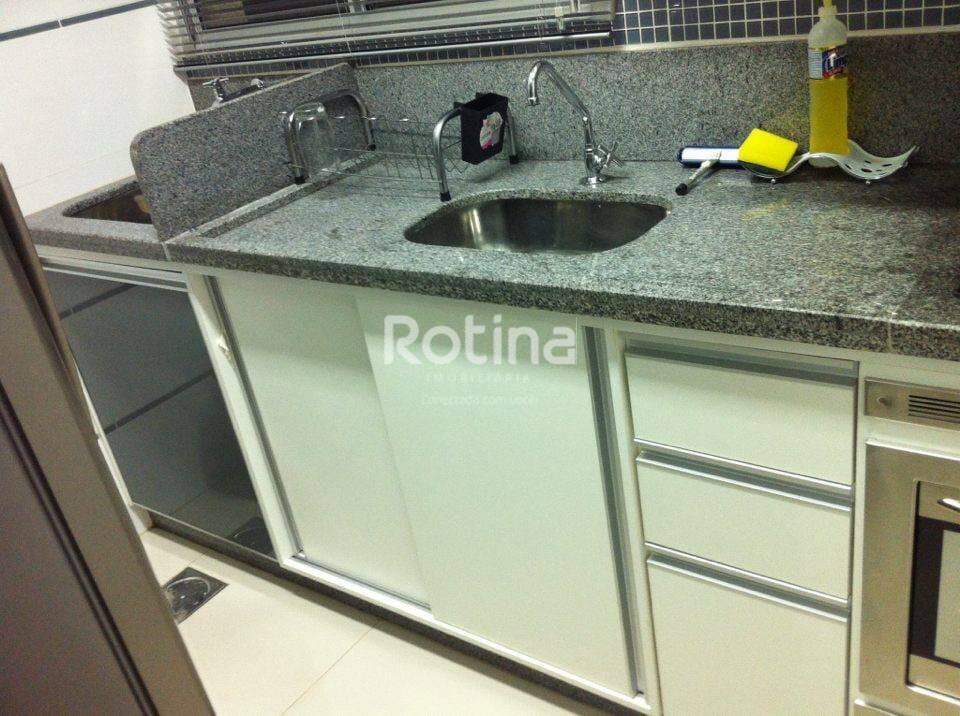 Apartamento à venda, 3 quartos em Uberlândia no bairro Chacaras Tubalina e Quartel no valor de R$ 300.000,00 - Rotina Imobiliária: 