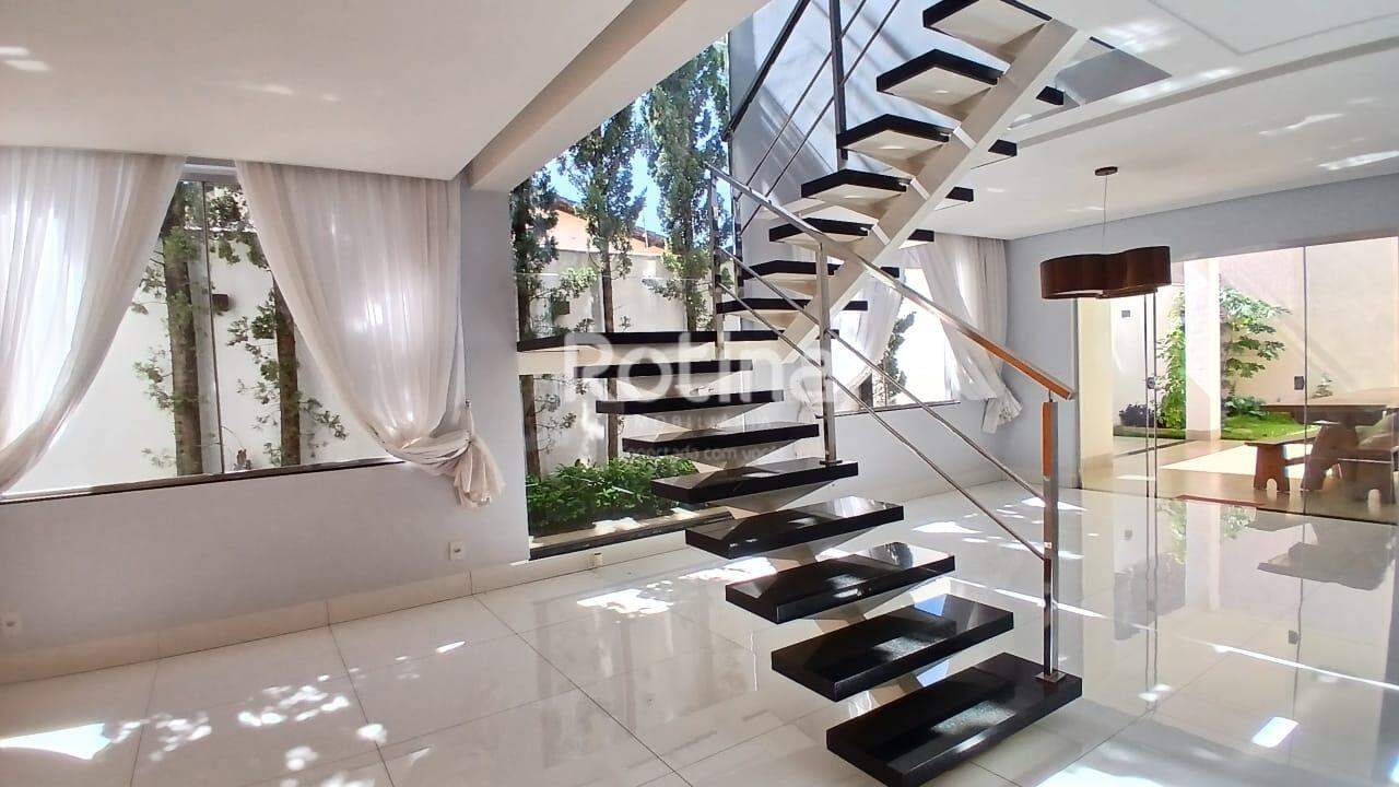 Casa à venda, 3 quartos em Uberlândia no bairro Alto Umuarama no valor de R$ 1.850.000,00 - Rotina Imobiliária: 