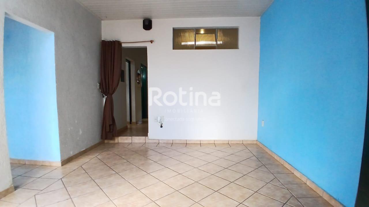 Casa para alugar, 3 quartos em Uberlândia no bairro Bom Jesus no valor de R$ 1.800,00 - Rotina Imobiliária: 