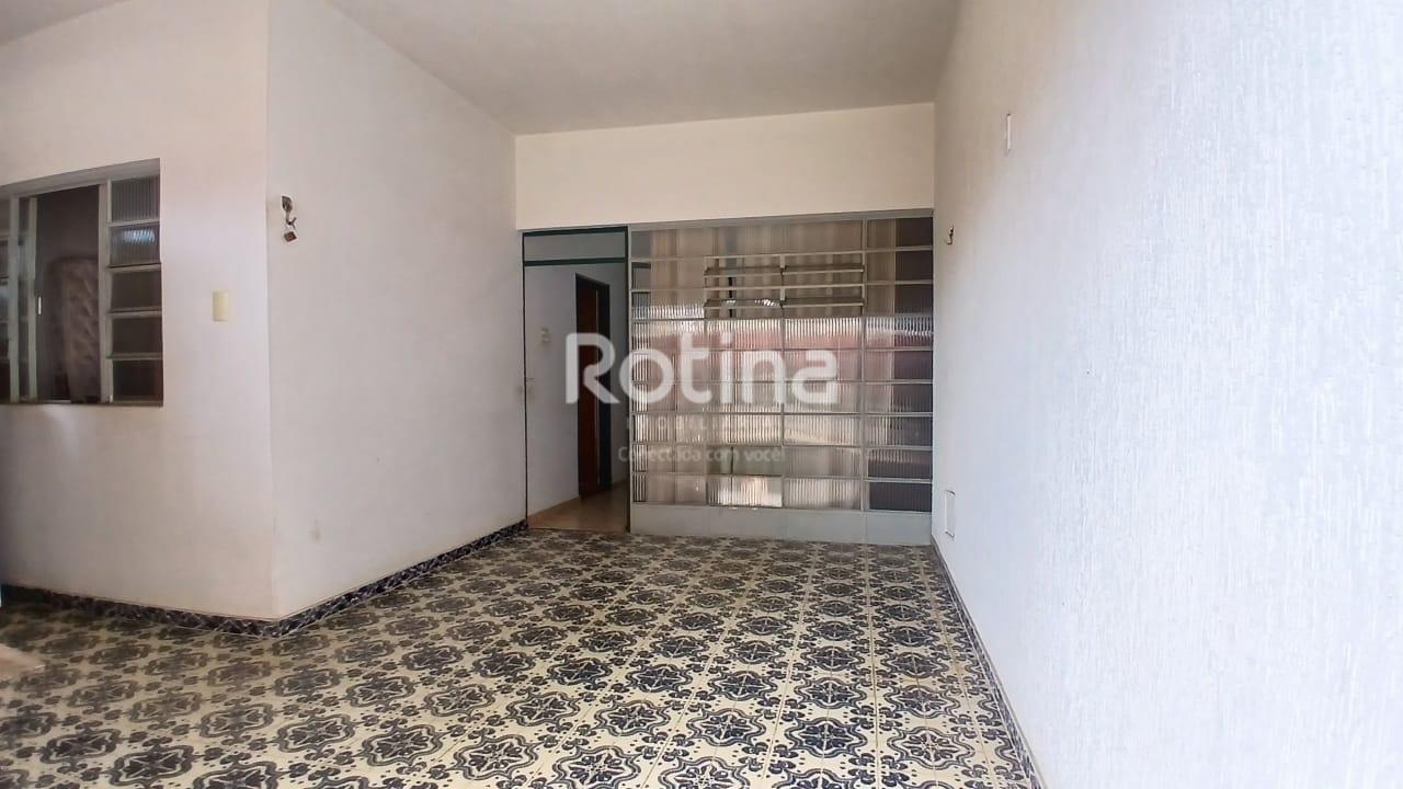 Casa para alugar, 3 quartos em Uberlândia no bairro Bom Jesus no valor de R$ 1.800,00 - Rotina Imobiliária: 