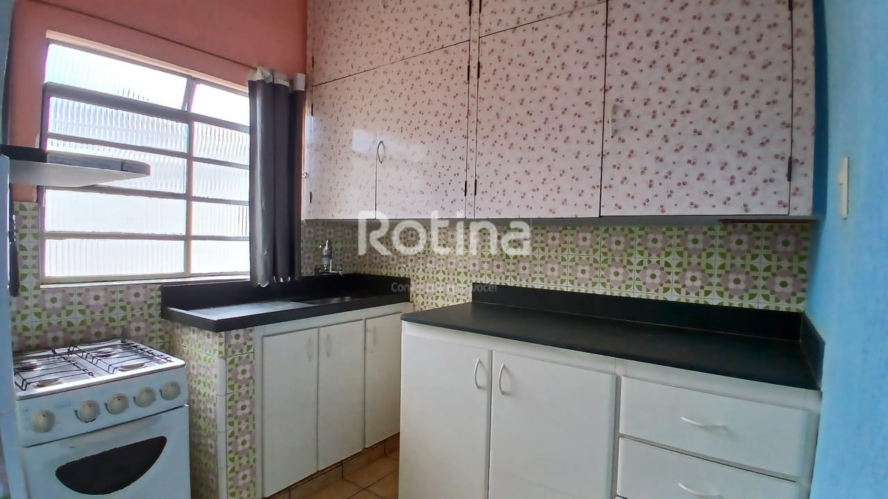 Casa para alugar, 3 quartos em Uberlândia no bairro Bom Jesus no valor de R$ 1.800,00 - Rotina Imobiliária: 