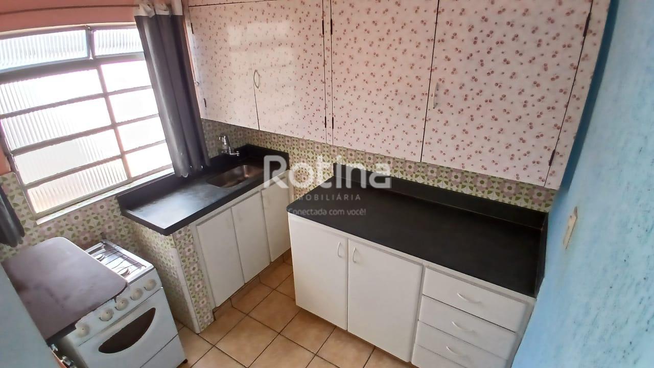 Casa para alugar, 3 quartos em Uberlândia no bairro Bom Jesus no valor de R$ 1.800,00 - Rotina Imobiliária: 