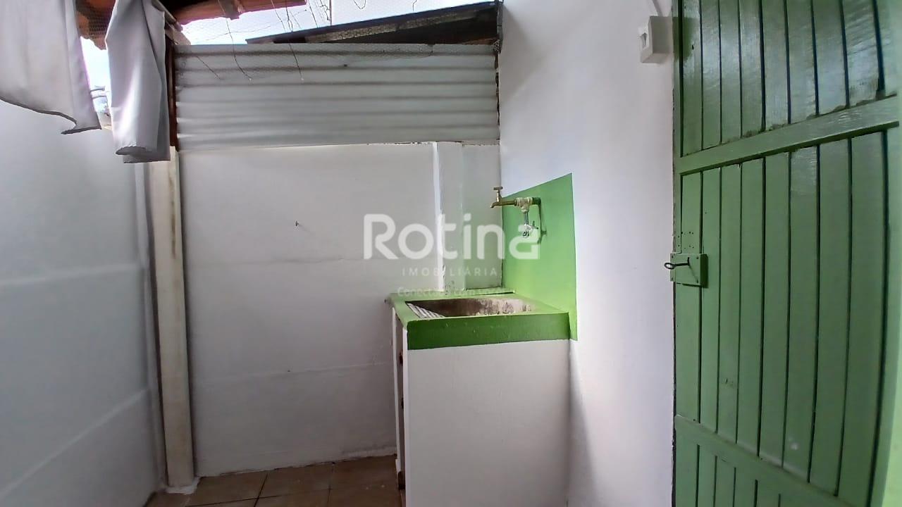 Casa para alugar, 2 quartos em Uberlândia no bairro Bom Jesus no valor de R$ 1.000,00 - Rotina Imobiliária: 