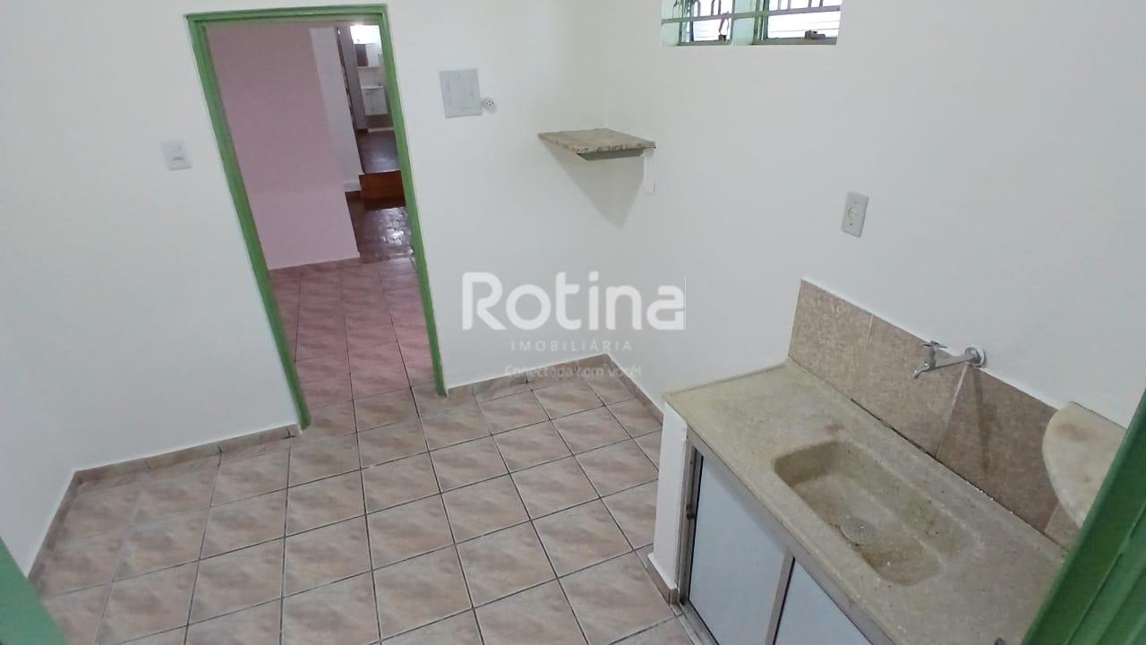 Casa para alugar, 2 quartos em Uberlândia no bairro Bom Jesus no valor de R$ 1.000,00 - Rotina Imobiliária: 