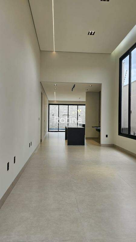 Casa à venda, 2 quartos em Uberlândia no bairro Grand Ville no valor de R$ 1.300.000,00 - Rotina Imobiliária: 