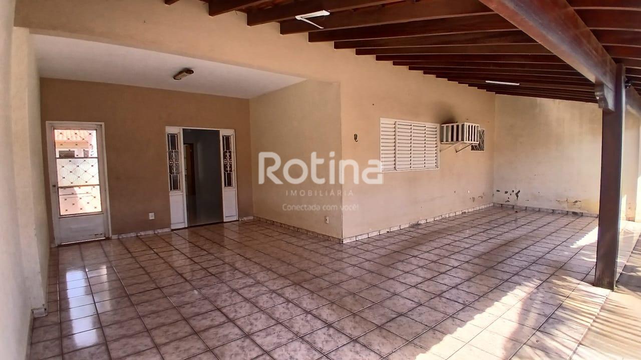 Casa para alugar, 3 quartos em Uberlândia no bairro São Jorge no valor de R$ 2.600,00 - Rotina Imobiliária: 