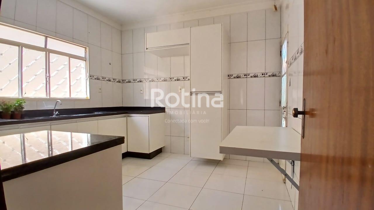 Casa para alugar, 3 quartos em Uberlândia no bairro São Jorge no valor de R$ 2.600,00 - Rotina Imobiliária: 