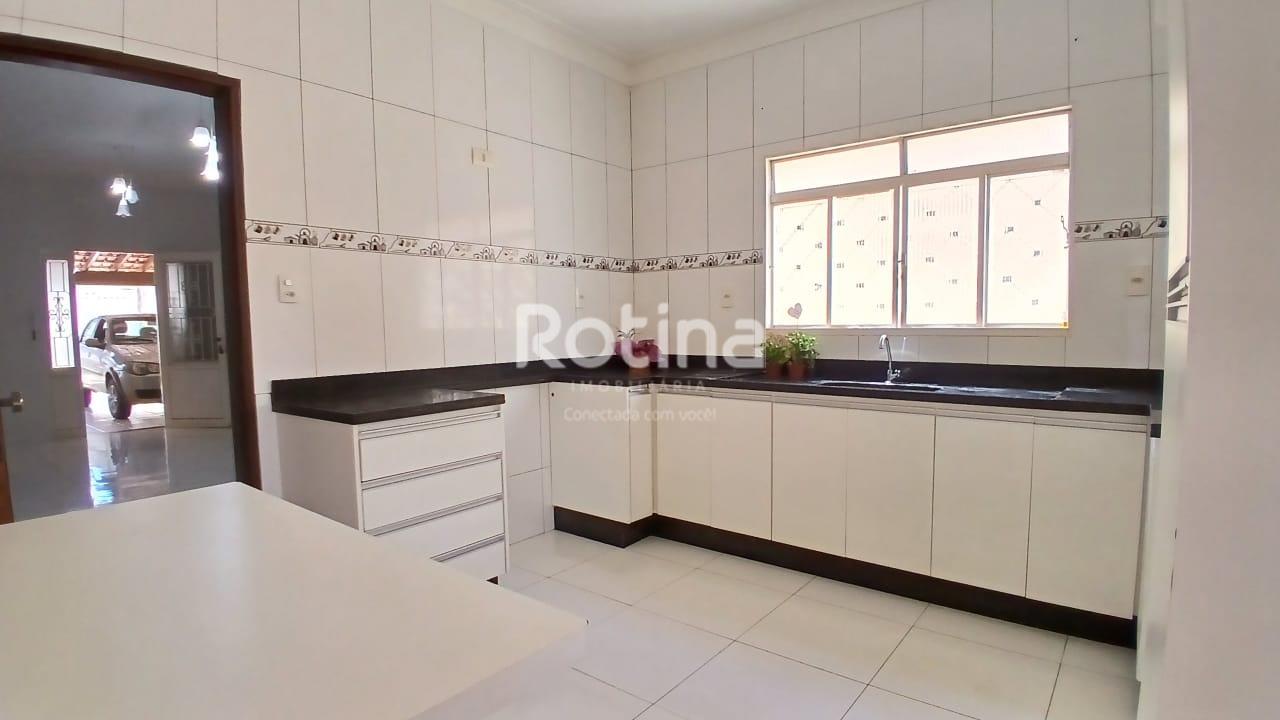 Casa para alugar, 3 quartos em Uberlândia no bairro São Jorge no valor de R$ 2.600,00 - Rotina Imobiliária: 