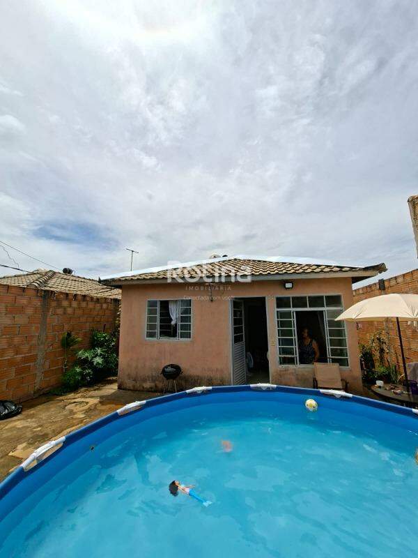 Casa à venda, 2 quartos em Uberlândia no bairro Loteamento Monte Hebron no valor de R$ 220.000,00 - Rotina Imobiliária: 