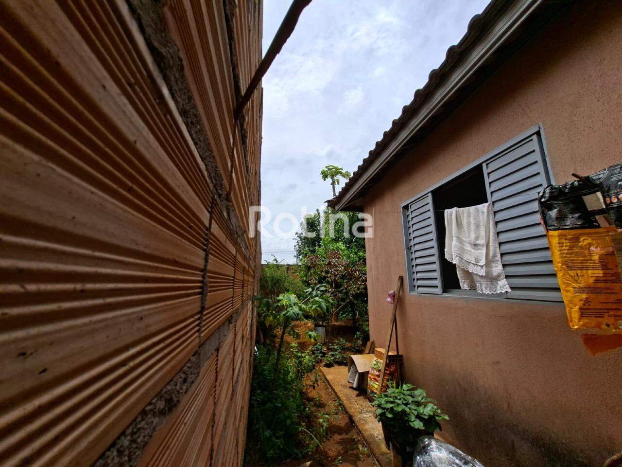 Casa à venda, 2 quartos em Uberlândia no bairro Loteamento Monte Hebron no valor de R$ 220.000,00 - Rotina Imobiliária: 
