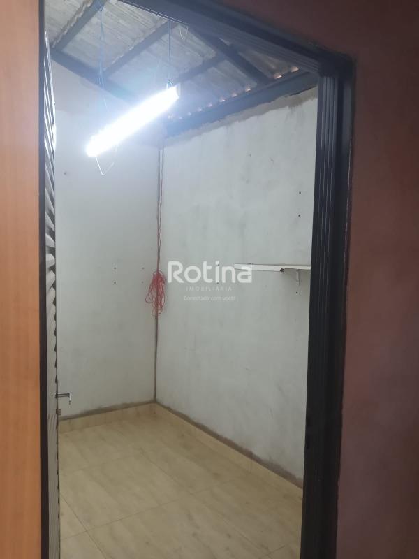 Casa para alugar, 3 quartos em Uberlândia no bairro Loteamento Residencial Pequis no valor de R$ 1.300,00 - Rotina Imobiliária: 