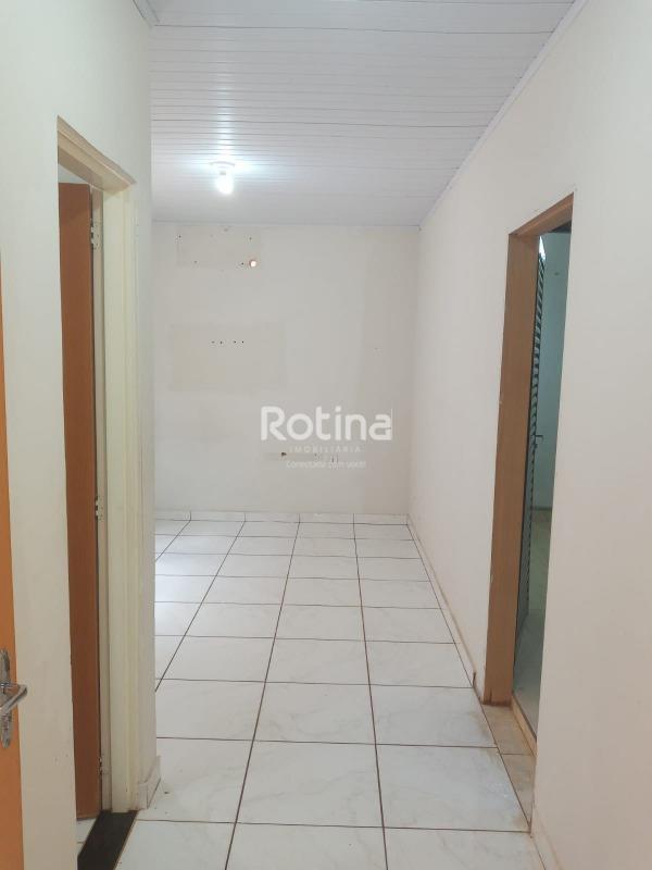 Casa para alugar, 3 quartos em Uberlândia no bairro Loteamento Residencial Pequis no valor de R$ 1.300,00 - Rotina Imobiliária: 