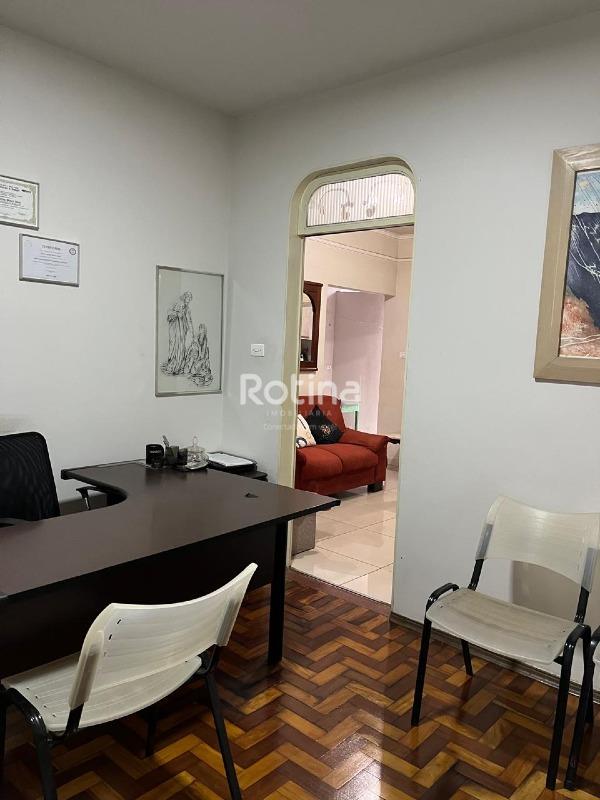 Casa à venda, 4 quartos em Uberlândia no bairro Cazeca no valor de R$ 1.050.000,00 - Rotina Imobiliária: 