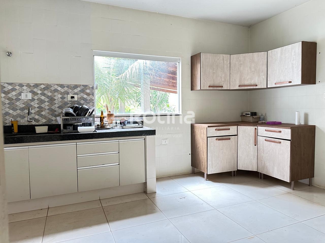 Casa à venda, 4 quartos em Uberlândia no bairro Cazeca no valor de R$ 1.050.000,00 - Rotina Imobiliária: 