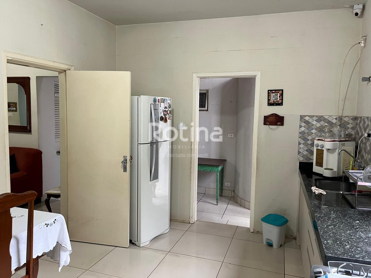 Casa à venda, 4 quartos em Uberlândia no bairro Cazeca no valor de R$ 1.050.000,00 - Rotina Imobiliária: 