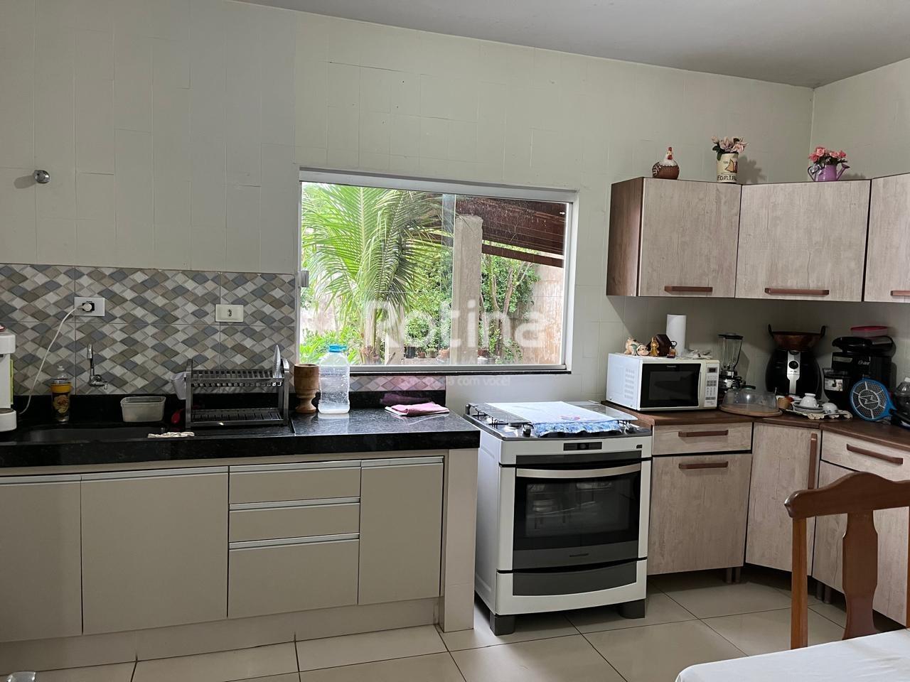 Casa à venda, 4 quartos em Uberlândia no bairro Cazeca no valor de R$ 1.050.000,00 - Rotina Imobiliária: 