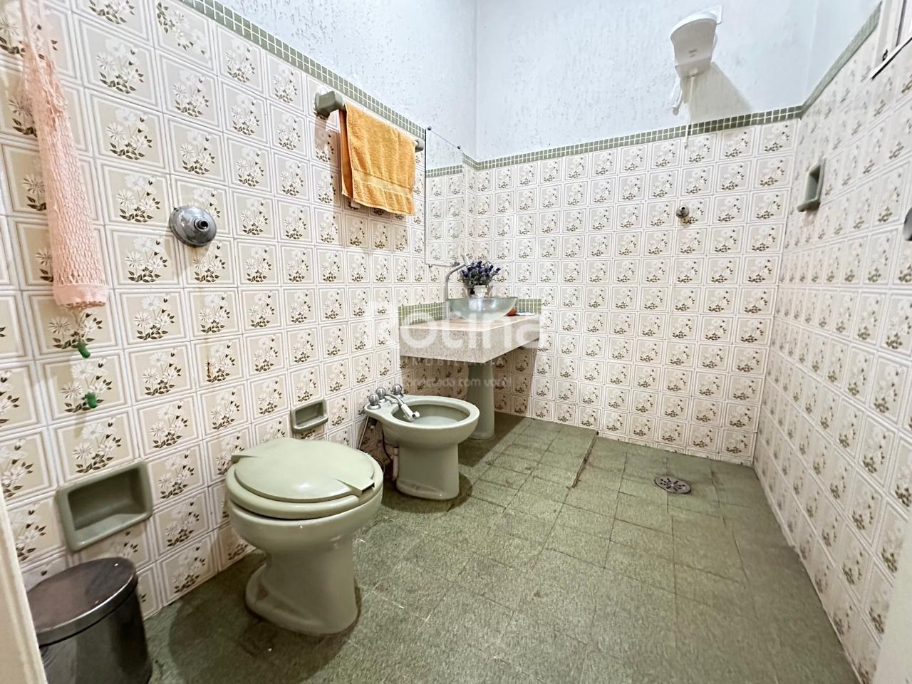 Casa à venda, 4 quartos em Uberlândia no bairro Cazeca no valor de R$ 1.050.000,00 - Rotina Imobiliária: 