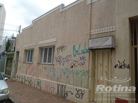 Casa para alugar, 3 quartos em Uberlândia no bairro Centro no valor de R$ 3.800,00 - Rotina Imobiliária: 0106846.jpg