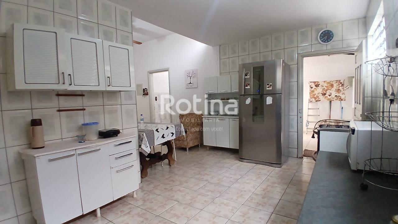 Casa para alugar, 3 quartos em Uberlândia no bairro Centro no valor de R$ 3.800,00 - Rotina Imobiliária: 