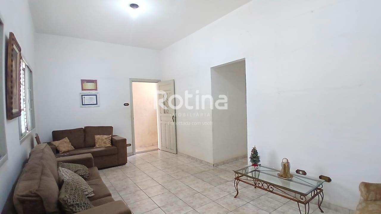 Casa para alugar, 3 quartos em Uberlândia no bairro Centro no valor de R$ 3.800,00 - Rotina Imobiliária: 
