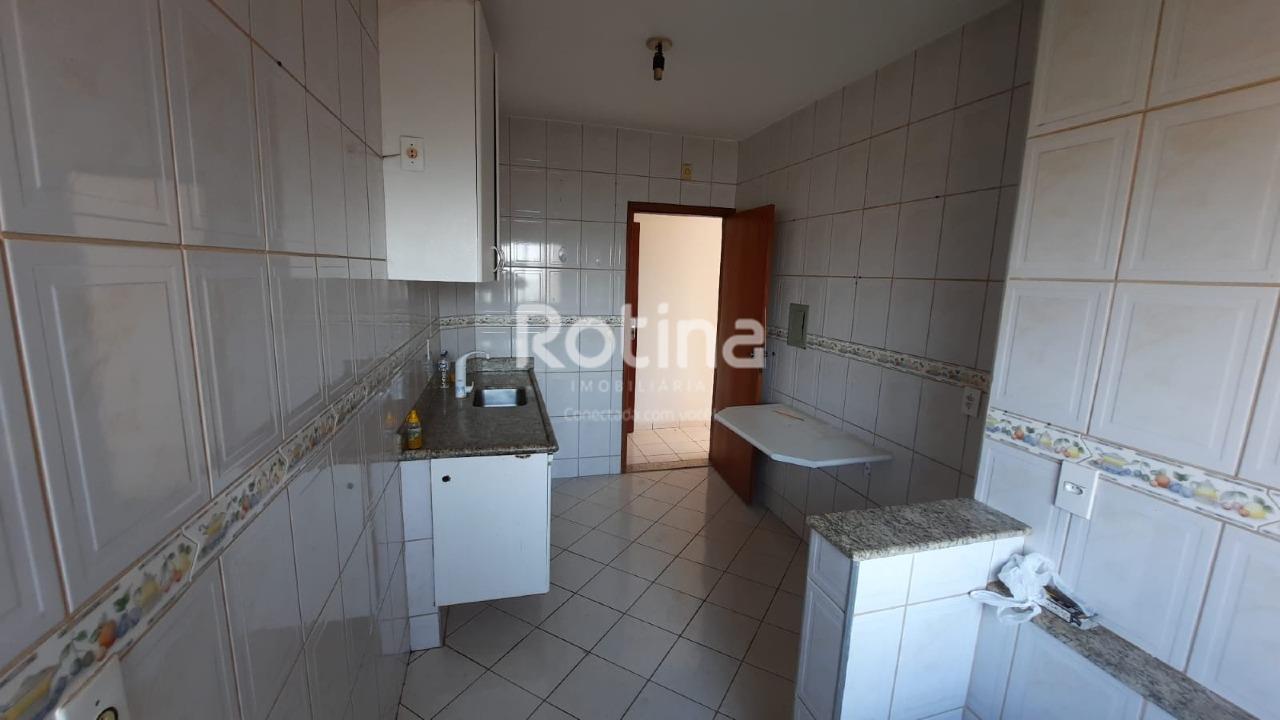 Apartamento à venda, 3 quartos em Uberlândia no bairro Segismundo Pereira no valor de R$ 270.000,00 - Rotina Imobiliária: 