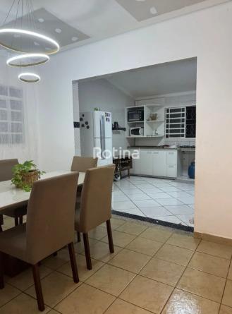 Casa à venda, 3 quartos em Uberlândia no bairro Segismundo Pereira no valor de R$ 520.000,00 - Rotina Imobiliária: 