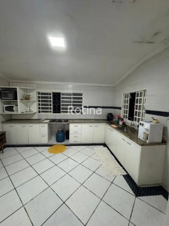 Casa à venda, 3 quartos em Uberlândia no bairro Segismundo Pereira no valor de R$ 520.000,00 - Rotina Imobiliária: 
