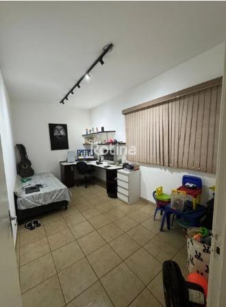 Casa à venda, 3 quartos em Uberlândia no bairro Segismundo Pereira no valor de R$ 520.000,00 - Rotina Imobiliária: 