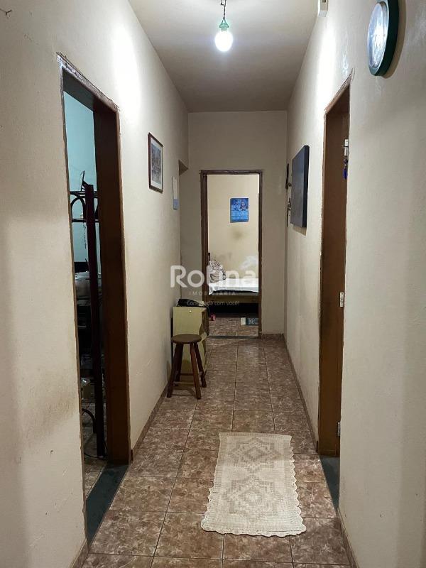 Casa para alugar, 3 quartos em Uberlândia no bairro Santa Mônica no valor de R$ 1.500,00 - Rotina Imobiliária: 