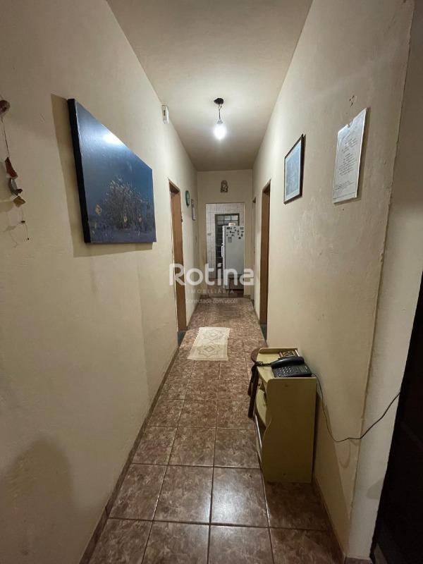 Casa para alugar, 3 quartos em Uberlândia no bairro Santa Mônica no valor de R$ 1.500,00 - Rotina Imobiliária: 