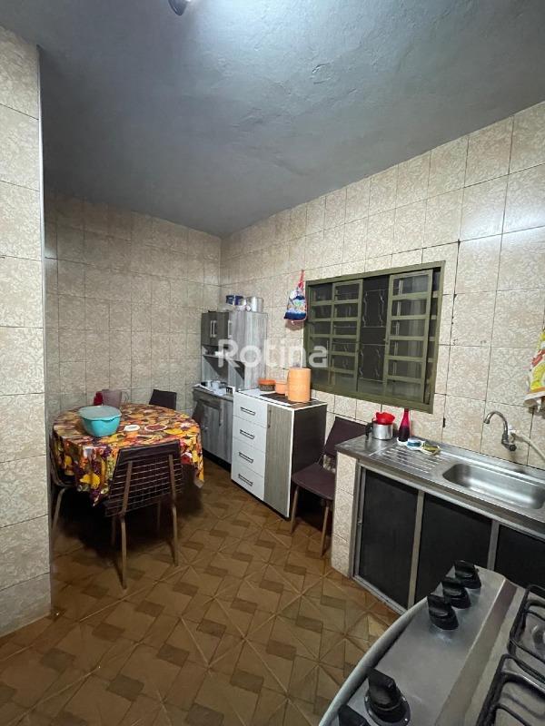 Casa para alugar, 3 quartos em Uberlândia no bairro Santa Mônica no valor de R$ 1.500,00 - Rotina Imobiliária: 