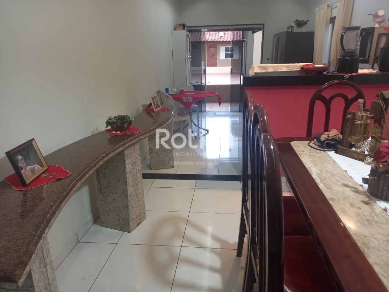 Casa à venda, 3 quartos em Uberlândia no bairro Nossa Senhora das Graças no valor de R$ 550.000,00 - Rotina Imobiliária: 