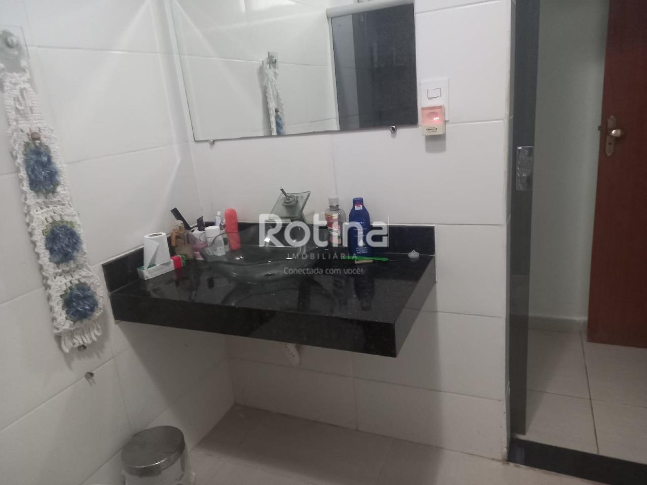 Casa à venda, 3 quartos em Uberlândia no bairro Nossa Senhora das Graças no valor de R$ 550.000,00 - Rotina Imobiliária: 