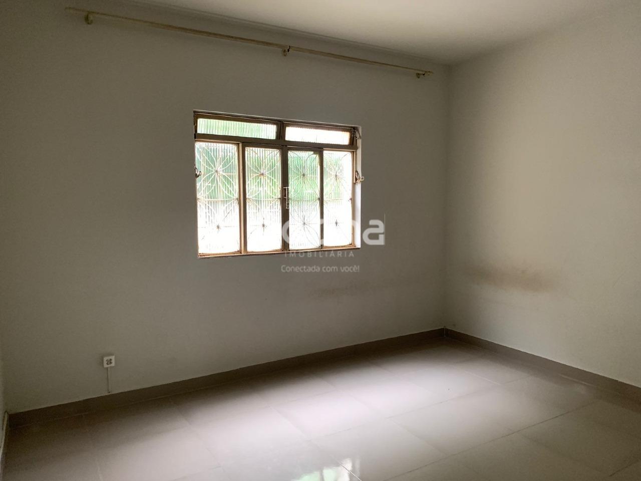 Apartamento à venda, 2 quartos em Uberlândia no bairro Nossa Senhora Aparecida no valor de R$ 200.000,00 - Rotina Imobiliária: 