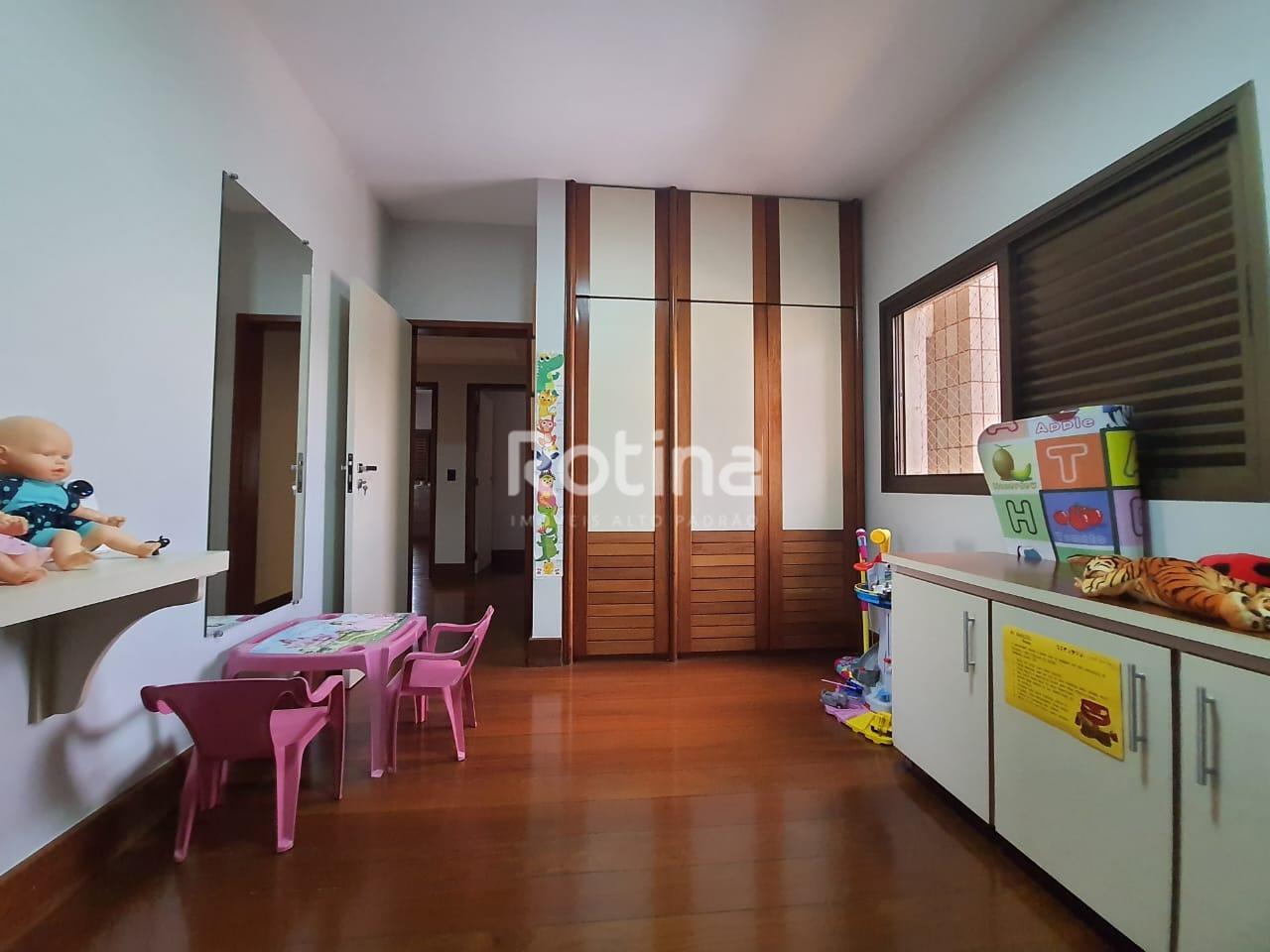 Apartamento para alugar, 4 quartos em Uberlândia no bairro Fundinho no valor de R$ 7.500,00 - Rotina Imobiliária: 